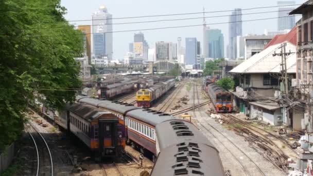 Bangkok Thailand Června 2019 Pohled Vlakové Nádraží Pozadí Městské Krajiny — Stock video