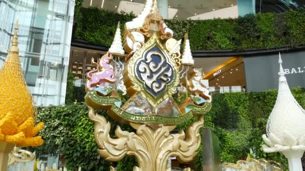 Bangkok Thailand Června 2019 Orientální Ozdoba Umístěna Obchoďáku Královská Rodina — Stock video