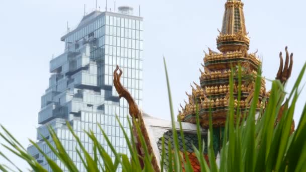 Bangkok Thailand Juli 2019 Konceptuell Kontrast Orientaliska Gamla Traditionella Antika — Stockvideo