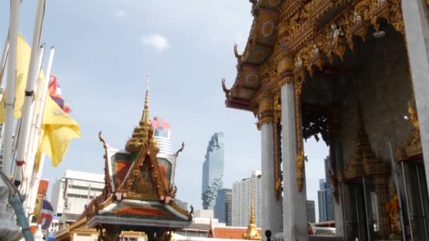 Bangkok Tailândia Julho 2019 Contraste Conceitual Antigo Templo Tradicional Oriental — Vídeo de Stock