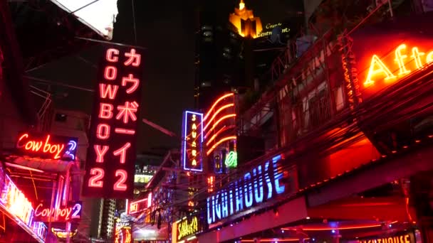 Bangkok Thailand July 2019 Vivid Neon Signs Glowing Soi Cowboy — Stock Video