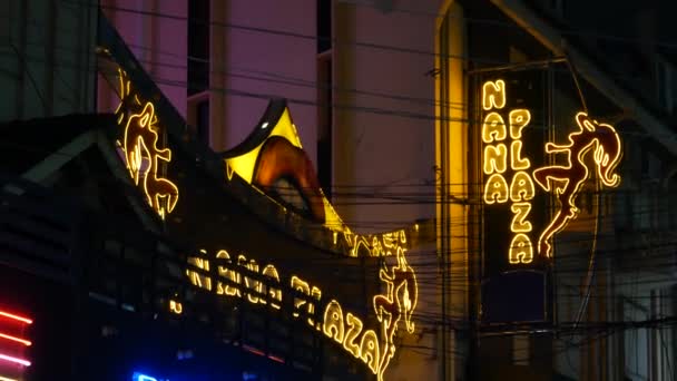 Bangkok Thailand July 2019 Vivid Neon Signs Glowing Nana Plaza — Stock Video