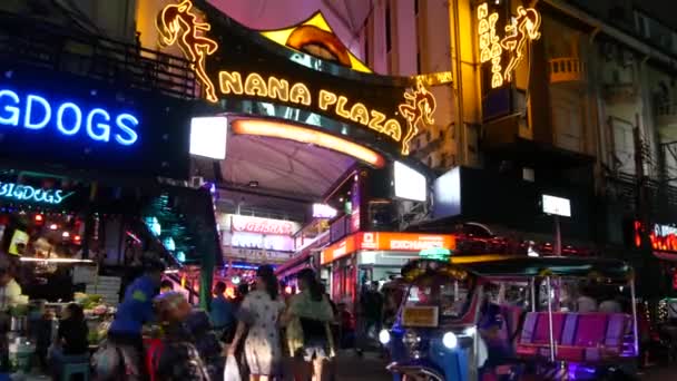 Bangkok Tailandia Julio 2019 Señales Vívidas Neón Que Brillan Calle — Vídeos de Stock