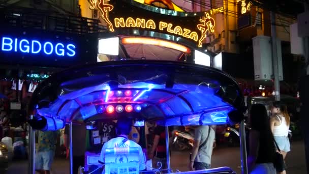 Bangkok Thailand July 2019 Vivid Neon Signs Glowing Nana Plaza — Stock Video