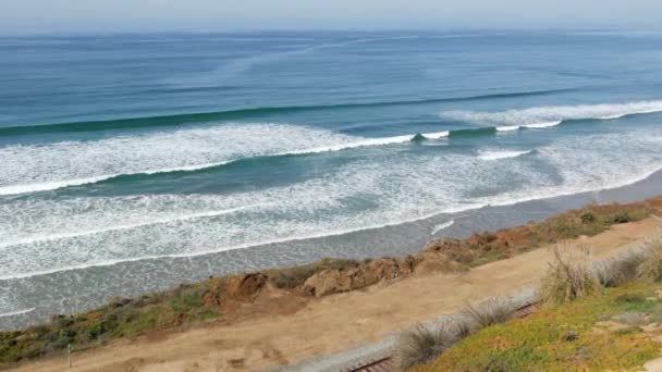 Seascape vista point, Del Mar Torrey Pines, costa da Califórnia EUA. Maré oceânica, vista para o mar azul — Vídeo de Stock