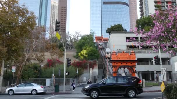 Los Angeles California 10月2019 エンジェルス フライトレトロなケーブルカー ヴィンテージケーブルカー駅 ハリウッドの昔ながらの公共旅客輸送 歴史的観光名所 — ストック動画