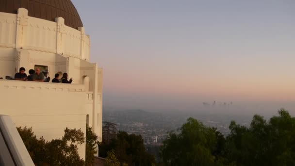 Los Angeles California Usa Nov 2019 Griffith Observatory Viewpoint Crowd — Stock Video