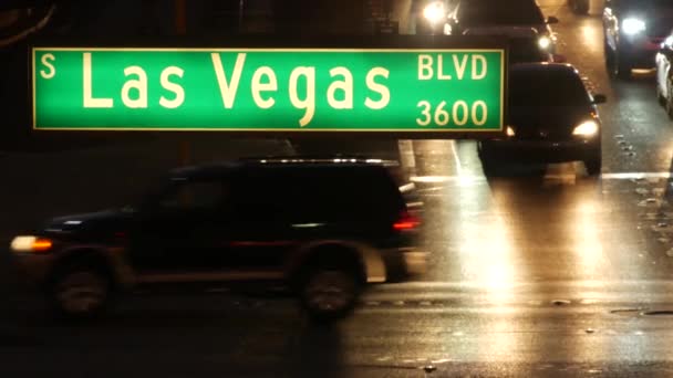 Las Vegas Nevada Usa Dec 2019 在难以置信的罪恶之城的大街上闪烁着交通标志 去弗里蒙特大街的路上有一个冰锥标志 赌博和赌博的光辉象征 — 图库视频影像