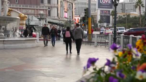 Las Vegas Nevada Usa Dic 2019 Personas Pasarela Peatonal Hombres — Vídeo de stock