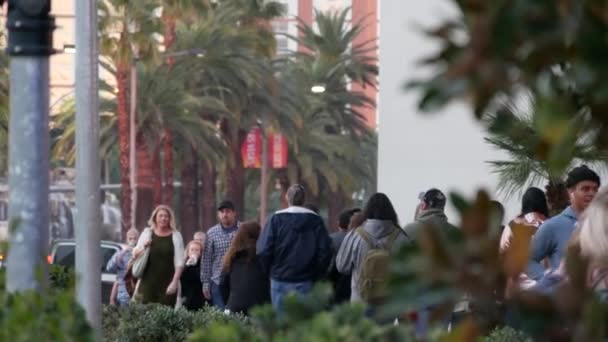 Лас Вегас Невада Сша Dec 2019 Люди Пешеходной Дорожке Мультикультурные — стоковое видео