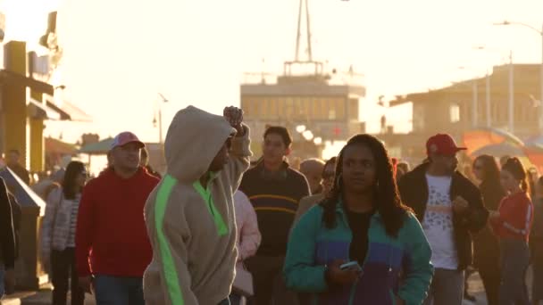 Santa Monica Los Angeles Usa Dec 2019 Veel Multiraciale Mensen — Stockvideo