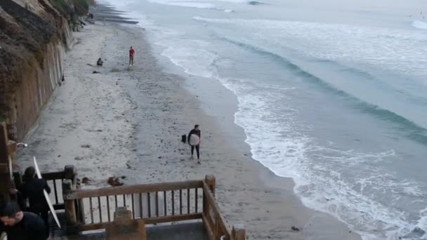 Encinitas California Usa Dicembre 2019 Persone Che Camminano Sulla Spiaggia — Video Stock
