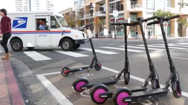 San Diego California Ene 2020 Fila Paseo Compartiendo Scooters Eléctricos — Vídeos de Stock