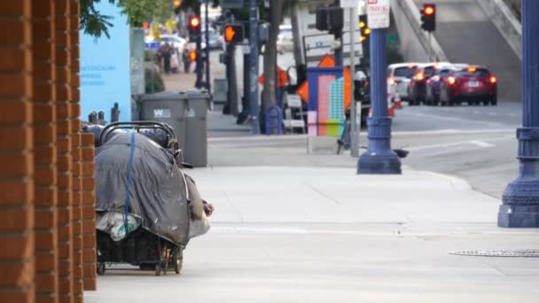 Сан Диего Калифорния Сша 2020 Человек Выглядит Бездомный Вероятно Безработный — стоковое видео