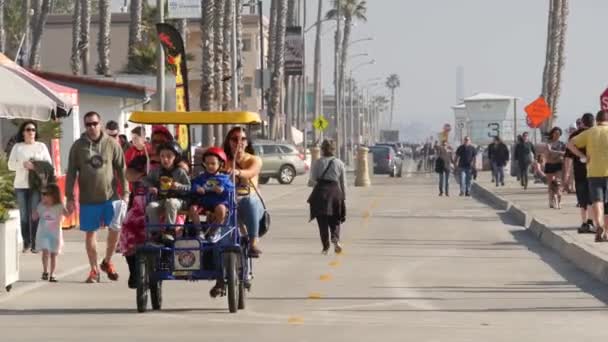 Oceanside Califórnia Eua Fevereiro 2020 Pessoas Caminhando Passeio Marítimo Beira — Vídeo de Stock