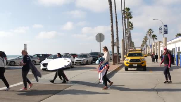 Oceanside Kalifornie Usa Února 2020 Ženy Kráčející Nábřežní Promenádě Lidé — Stock video