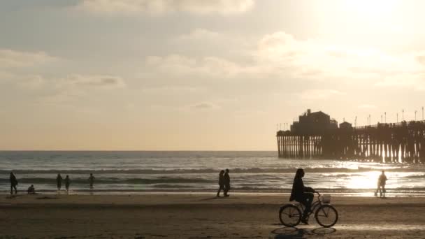 Oceanside California Feb 2020 Personas Caminando Playa Del Océano Balneario — Vídeo de stock