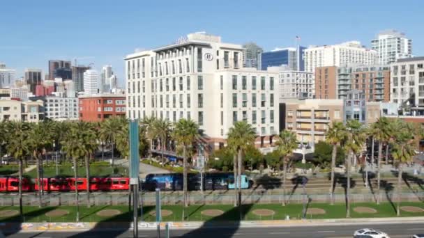 San Diego California Feb 2020 Tranvía Roja Mts Skyline Urbano — Vídeo de stock