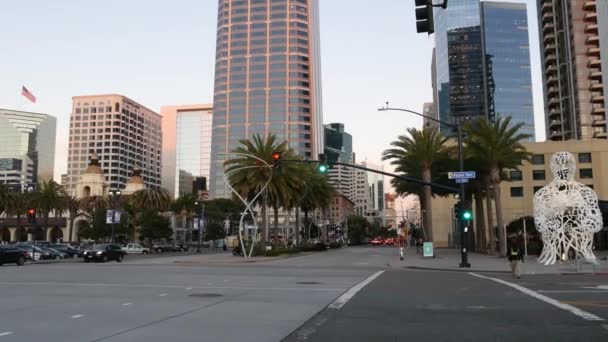 San Diego California Usa Feb 2020 Voetgangers Verkeer Hoogbouw Het — Stockvideo