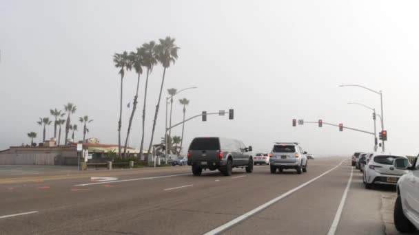 Encinitas California Feb 2020 Verkeerslicht Semafoor Snelweg 101 Langs Mistig — Stockvideo