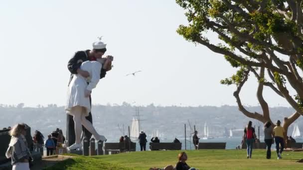 Сан Диэго Калифорния Сша Февраля 2020 Статуя Безоговорочной Капитуляции Музей — стоковое видео