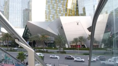 LAS VEGAS, NEVADA USA - 5 MAR 2020: Günah Şehri 'ndeki Geleceğin Şehir Merkezi Kumarhanesi. Modern lüks oteller, Harmon Bulvarı 'ndaki birleşik şehir silueti. Çağdaş metropol gökdelenleri.