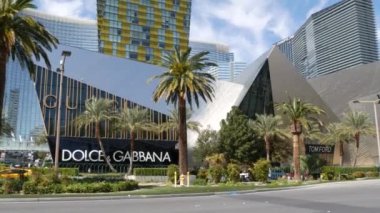 LAS VEGAS, NEVADA USA - 7 MAR 2020: Günah Şehri 'ndeki Geleceğin Şehir Merkezi kumarhaneleri. Modern lüks anonim şehir silueti. Çağdaş metropol gökdelenleri ve kristalleri zengin alışveriş merkezleri.