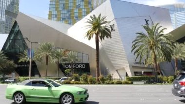 LAS VEGAS, NEVADA USA - 7 MAR 2020: Günah Şehri 'ndeki Geleceğin Şehir Merkezi kumarhaneleri. Modern lüks anonim şehir silueti. Çağdaş metropol gökdelenleri ve kristalleri zengin alışveriş merkezleri.