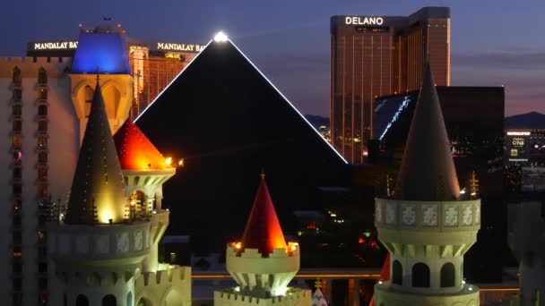 Лас Вегас Невада Сша Мар 2020 Замок Экскалибур Пирамида Луксора — стоковое видео