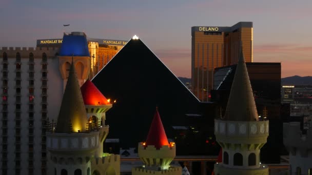 Las Vegas Nevada Usa Mar 2020 Excalibur Hrad Luxor Pyramida — Stock video
