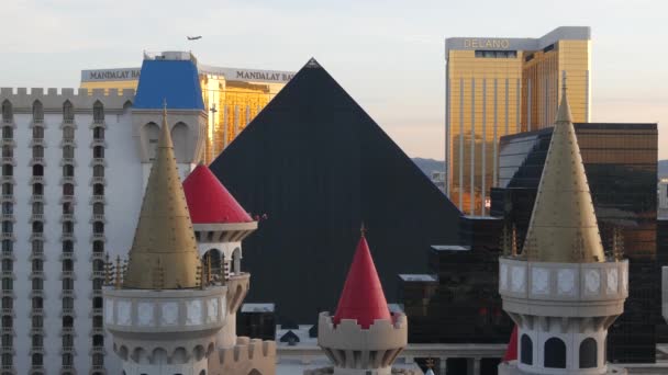 Las Vegas Nevada Usa Mar 2020 Excalibur Hrad Luxor Pyramida — Stock video