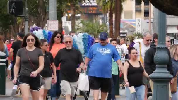 Las Vegas Nevada Usa Mar 2020 Άνθρωποι Πεζόδρομο Πολυπολιτισμικοί Άνδρες — Αρχείο Βίντεο