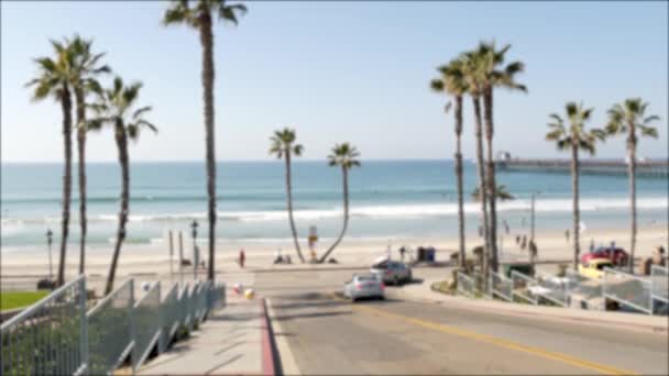 Droga do plaży ocean Kalifornia USA. Latem palmy. Letnie wybrzeże niedaleko Los Angeles. Fale morskie. — Wideo stockowe