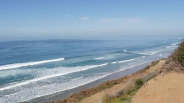 Seascape Vista Point, Del Mar Torrey Pines, Kaliforniya kıyısı ABD. Okyanus gelgiti, mavi deniz dalgası
