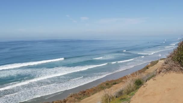 Seascape vista point, Del Mar Torrey Pines, costa da Califórnia EUA. Maré oceânica, vista para o mar azul — Vídeo de Stock