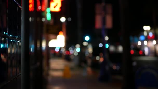 Defocused evening street. Lights of city, cars on rainy night. Road in soft focus. Twilight in USA. — Stock Video