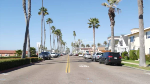 Defocused road with palm trees in California, tropical ocean beach. Los Angeles Hollywood aesthetic. — Stock Photo, Image