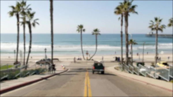 Camino a la playa del océano California USA. Palmeras de verano. Costa de verano cerca de Los Ángeles. Olas marinas. — Foto de Stock