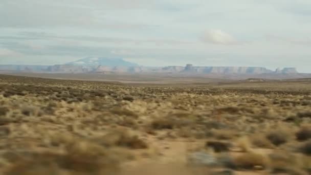 Road trip to Grand Canyon, Arizona USA, driving auto from Utah. Route 89. Hitchhiking traveling in America, local journey, wild west calm atmosphere of indian lands. Colorado plateau from car window — Stock Video