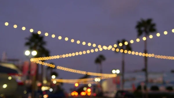 전기가 랜드, 캘리포니아 야자나무 미국. 비치 석양, 해안의 황혼 하늘. 로스앤젤레스의 조명. — 스톡 사진