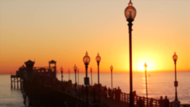 People walking on wooden pier, California USA. Oceanside waterfront tourist vacations resort. — Stock Video