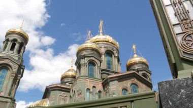 Kubinka, Moskova Oblastı, Rusya - 10 Temmuz 2020: Vatanseverlik Parkı 'ndaki Rus Silahlı Kuvvetleri Ana Katedrali. Askeri Hıristiyan Ortodoks Kilisesi, İsa 'nın Dirilişi. Dini mimari.