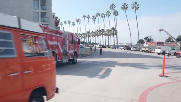 Jolla Kalifornien Usa Nov 2020 Röda Brandmän Brandbil Motor Livräddare — Stockvideo