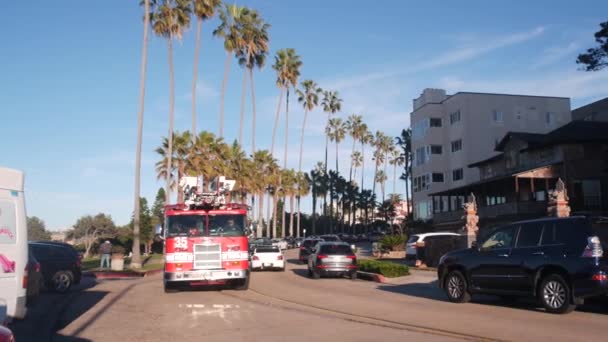 Jolla Califórnia Eua Novembro 2020 Bombeiros Vermelhos Com Motor Caminhão — Vídeo de Stock