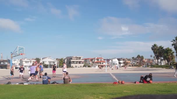 San Diego California Usa Nov 2020 Young People Play Basketball — Stock Video