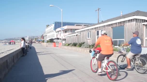San Diego California Nov 2020 Gente Bicicleta Paseo Frente Playa — Vídeos de Stock