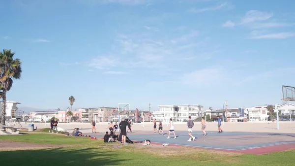 San Diego Califórnia Eua Novembro 2020 Jovens Jogam Basquete Praia — Fotografia de Stock