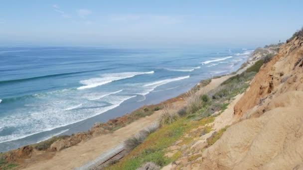 Seascape vista point, Del Mar Torrey Pines, California coast USA. Ocean tide, blue sea wave overlook — Stock Video