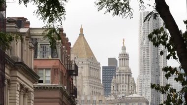 New York Şehri Şehir Merkezi, Amerika Birleşik Devletleri. Manhattan belediye binası 1914, eski tarihi mimari. Devlet idaresi yetkisi. Adliye piramidinin çatısı, Center Caddesi.