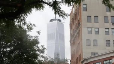 New York City Manhattan Şehir Merkezi Finans Bölgesi, Amerika Birleşik Devletleri. Dünya Ticaret Merkezi gökdeleni, Fidi kulesi binası. Modern iş merkezi. Sıcak buhar buharı. Varick Caddesi, Tribeca
